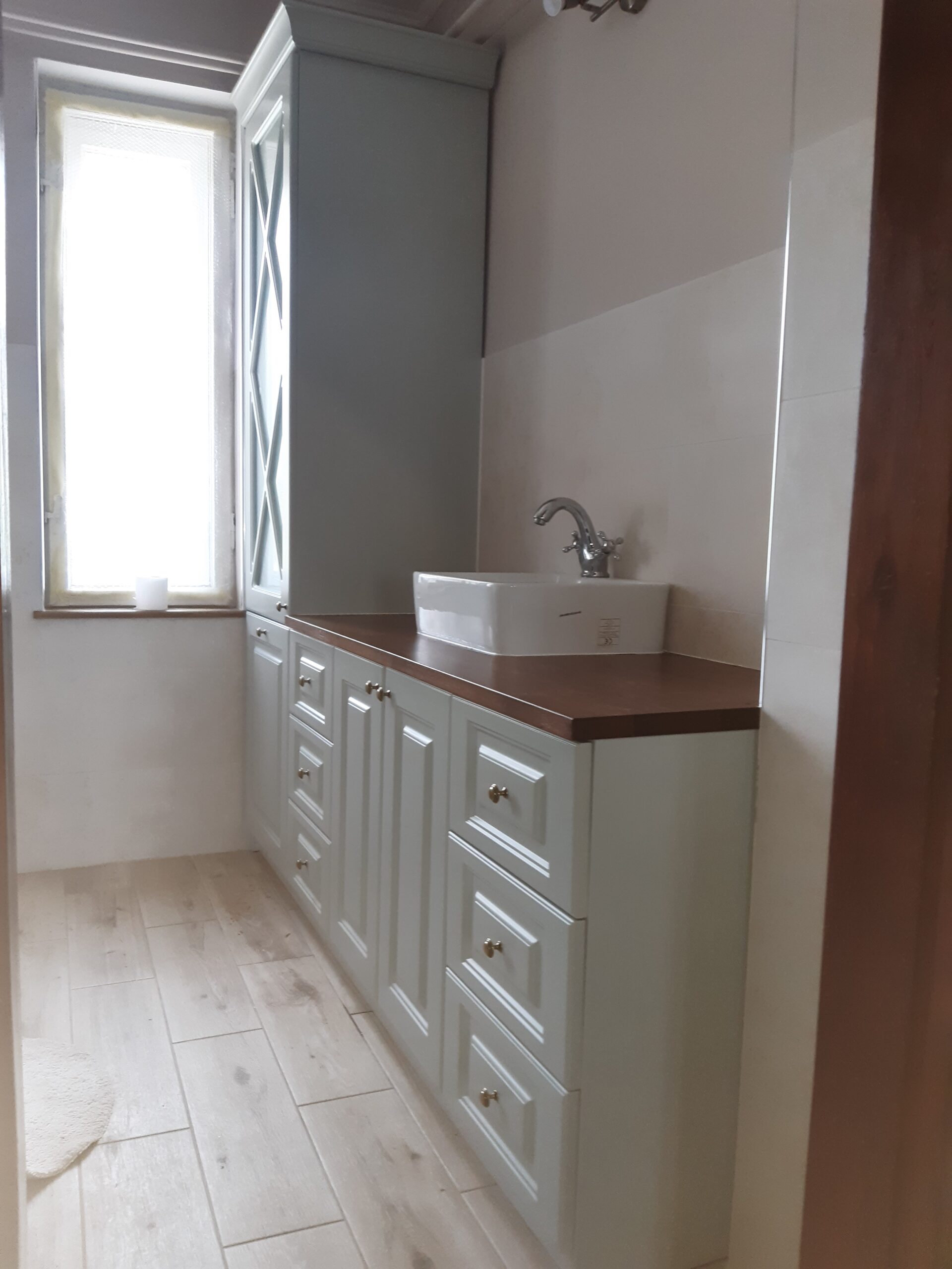 lazienka meble lazienkowe projekt mebli blat drewniany